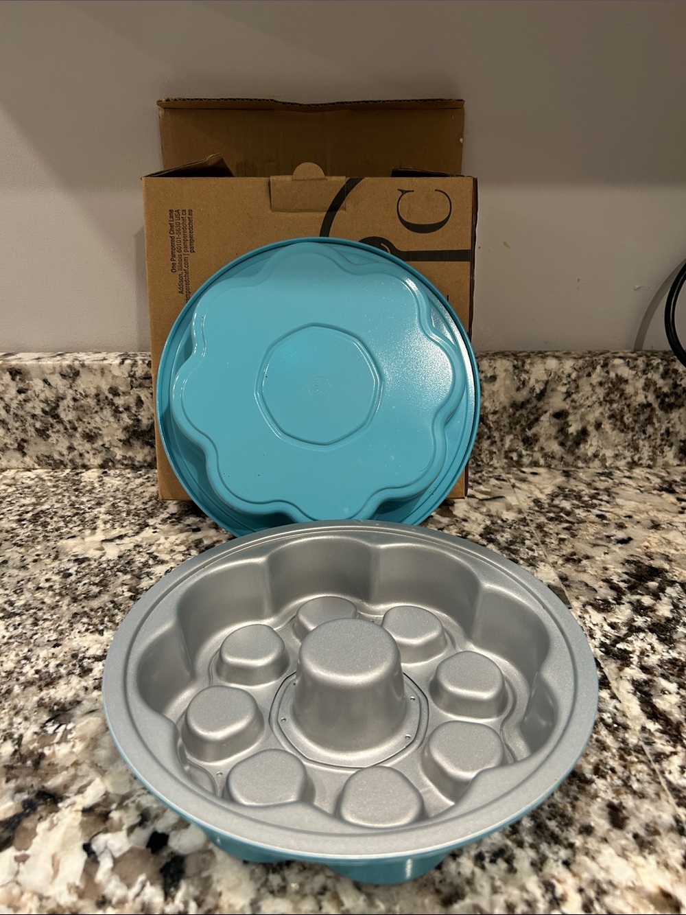 Pampered Chef Teal and Silver Secret Center Cake Pan